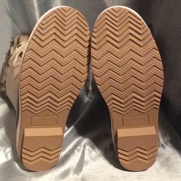 Lydiia Faux Fur Winter Boot,  Bone color, NWT - Picture 6 of 7